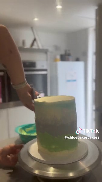 Decorating a Scottish Mountain Themed Cake