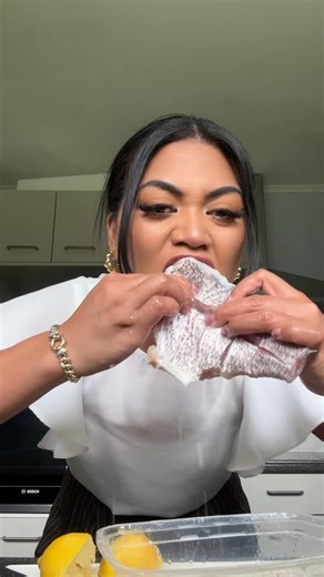 Seta Vaka on Instagram: "My absolute favourite way of eating a tou’a weh I mean a snapper 🤣😂🤣 the island way nomnom hehehe 😋 🐟"