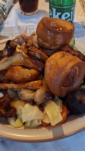 Traditional UK Christmas Dinner Thursday December 25th 2025. 25/12/2025