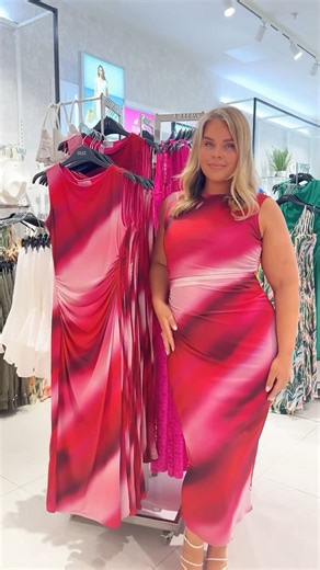 Your summer just got better. ❤️ Where are you wearing this dress to? 👇 Shop here > https://bit.ly/3zIhKdI | Quiz Clothing