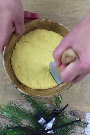 Keto Almond Crescent Cookies