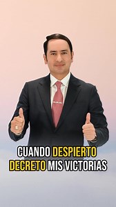206K views · 8.5K reactions | Lo que declaras con fe, Dios lo manifiesta. Cada día repito: soy sano, soy próspero, soy fuerte. Un día amanecí viendo borroso, pero declaré: “Veo como un halcón.” Y en dos días, mi visión fue restaurada. La palabra tiene poder. Habla vida… y verás milagros. #negocios #cardona #podcast #motivacion #superacionpersonal #alejandrocardona #emprendimiento #abundancia #reel #reels | Alejandro Cardona | Facebook