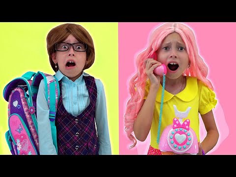 Alice ayuda a su amiga Stacy Ser Popular en la Escuela - aprendiendo historias para niños