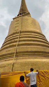 Buddhists in Thailand are gathering at the golden mountain, Bangkok to wrap the Buddha's relic pagoda with robe They are all together chanting ‘itipiso’ to worship The Buddha The Dhamma The Sangha with highest respect Sadhu web.facebook.com/InnerDhamma 640304 | InnerDhamma