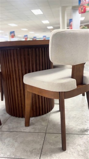 Comedor redondo 4 sillas Perfecto para iluminar y dar frescura a tu espacio 🤍🤎 #Comedorredondo #comedoraesthetic #comedorelegante | Foly Muebles