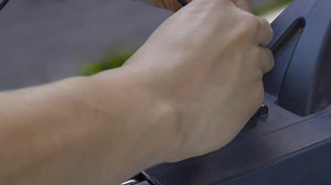 Introducing SPLACH Mukuta;: 🛴 Quick swappable battery = Power bank 🛴 2208W dual motors 🛴Range up to 39 Miles 🛴 Adjustable dual suspension system 🛴 Puncture resistant, fat tires – Now for $999. | Indiegogo