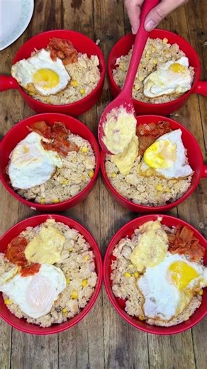 Chicken Pepper Rice w Sunny Side Up Egg, Kimchi, Cheese, and Lettuce sa side #RiceBowl #MommyPehpot
