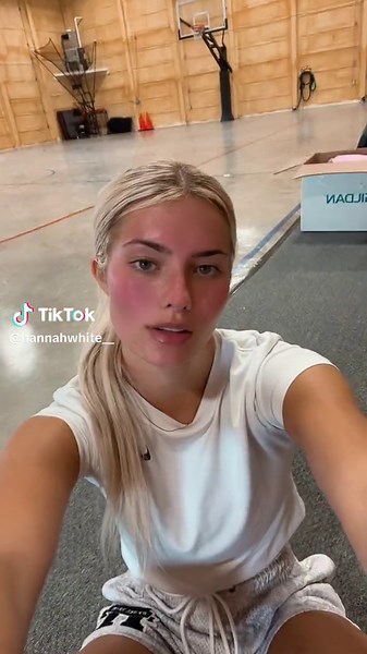 Hannah White (@hannahwhite__)’s videos with Follow me - linaaa