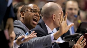 Who is new UNC basketball coach Hubert Davis? Here’s what you should know about him.