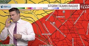Heartwarming moment meteorologist interrupts forecast to call his kids and warn them of tornado