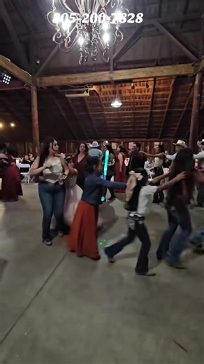 Feliz, feliz 🎶 con Banda San Rafael, que la fiesta no pare 💃🔥@Raul Rivera @Placidito Flo @Chuchi Angel #bandasanrafael #santamariacalifornia✌️ #fouryou #band #felizfeliz