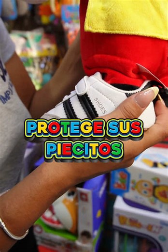 👟💛 Los piecitos de tu bebé también necesitan protección… y estilo 😍 Nuestros zapatitos talla 12 y 13 son perfectos para sus primeros pasos 👶✨ ✔ Súper cómodos ✔ Livianos y fáciles de poner ✔ Ajuste con velcro ✔ Diseño deportivo que combina con todo Ideales para el día a día de tu peque 🫶 Y si tienes emprendimiento 👀 este producto literalmente se vende solo. 📲 Escríbenos y separa tu stock antes que se agote. #niñospequeños #productosvirales #zapatos #zapatosparabebes #importaciones