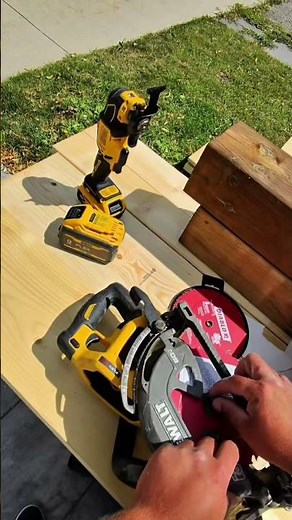 How to Replace a Circular Saw Blade #woodworking #dewalt #diy #powertools