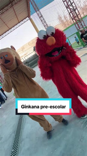 Alguna vez vieron a Elmo y un Capibara bailando? Jajajaja #fyp #parati #dally