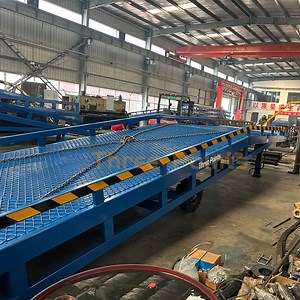 [Hot Item] Hydraulic Unloading Mobile Boarding Bridge Foldable Dock Ramp for Container Loading