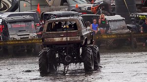 Chevy Squarebody Blazer Doing some Florida Mud Bogging! #mud #mudding #squarebodychevy #offroad | Moto Doggo