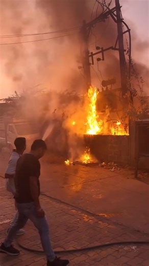 🔥 💦 Making the initial hit on what looks to be an electrical transformer fire with extension? Unknown location 🎥 Credit to: vavaddaily #fire #firedepartment #firefighter #firefighters #TailboardLeadership #fireman #firemen | Tailboard Leadership