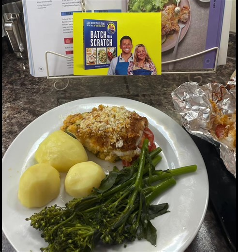 Batch from Scratch - Suzanne Mulholland We love fish and hake is my absolute favourite so this recipe definitely caught my attention! Super easy to make and bakes to perfection with the only oil coming from the gorgeous red pesto. Again, can be frozen or cooked immediately, either way this recipe is an easy winner. So fish ticated enough for a simple dinner or entertaining, it’s off the hook ! 🎣 @The Batch Lady @Come Round #batchfromscratchplanner #batchcooking #comerounduk #fishrecipe #ad