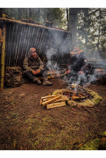 Bushcraft camp #bushcraftcamp #logcabin #leantoshelter