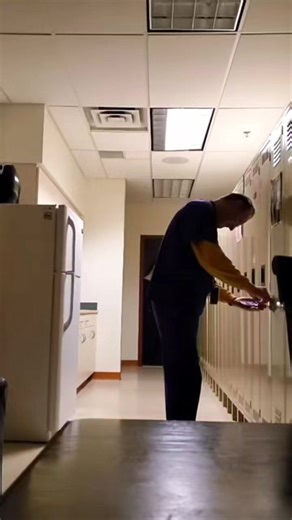 Scared toddler 😂 #toddlersoftiktok #scared #funny #sofunny #viral #invisibledangerprank #funnyvideos #OMG #trending #funny #boyfriend #funnycompilation | Scare prank