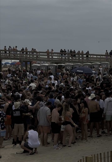 Alright last spring break video from this spot. Wasn’t too bad and everyone seemed to be having fun. Uni students and locals always welcomed. Safe travels, thanks for not breaking stuff 😂 #springbreak2025 #spi #southpadreisland #texas #beach