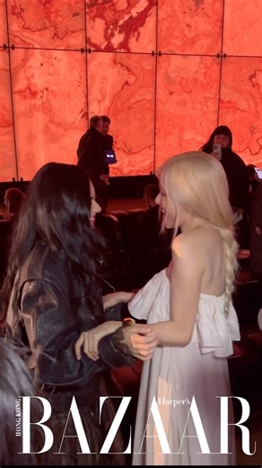 @roses_are_rosie 跟 @charli_xcx 於 @ysl 2025 秋冬時裝騷上相遇，二人言談甚歡。 #BAZAARCelebrity #blackpink #blackpinkrose #rosepark #charliexcx #rosépark #parkchaeyoung #chaeyoung #chaeyoungpark #parkchaeyoungrosé #朴彩英 #박채영 #박채영blackpink #블랙핑크 #ブラックピンク #harpersbazaarhk #bazaarhk | Harper's BAZAAR HK