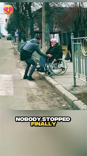 Kind Young Man Rescues Elderly Man’s Wheelchair and Helps Him Cross Safely #kindness