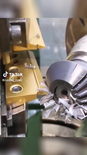 Decompression video on machining.#futianroller #cylinder #machining #steelroller #drumroller #decompress#rubberroller #embossingroller #fyp
