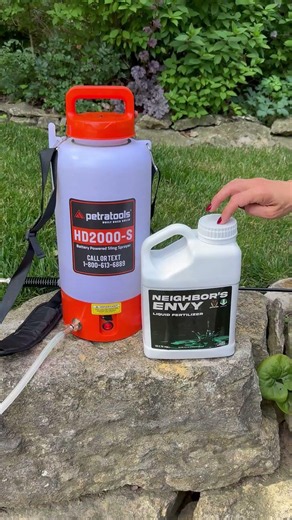 How to Feed Your Lawn in Fall | Fall Lawn Fertilizing and Lawn Care Tips for Homeowners