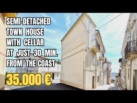 End of terrace town house with cellar, at 30 minutes' drive from the Adriatic Coast. Casalanguida