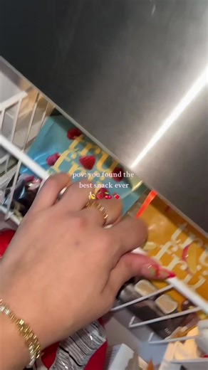 TruFru > any other snack ever! @Trü Frü #trufrupartner #trufrustrawberries #trufru #snacktok #fyp