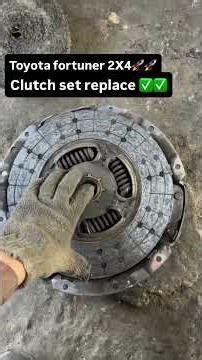 TOYOTA FORTUNER CLUTCH PLATE ISSUES #automobile #mechanic #carbazaar #innovacrysta #machine