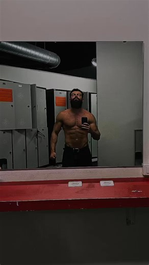 Do it for yourself bro - you deserve it 💪🏼 Dm „start“ for my 1-on-1 mentoring program bro 🤝🏼 | Elmir Isufi