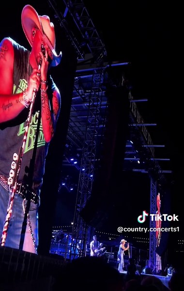 Never Met a Girl Like You - Jason Aldean Live
