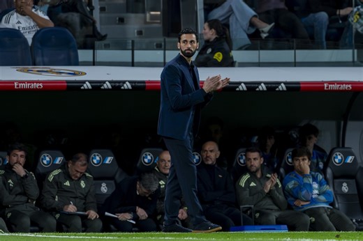 Le pire c’est qu’il ne croit pas un seul mot de ce qu’il débite. On comprend assez vite dans la 2e partie de son discours que tout ce cinéma c’est dans le but d’adoucir le Bernabeu pour que ses joueurs soient reçus en martyrs demain soir mdrrr on respecte le niveau de cynisme