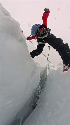 Walking inside the khumbu icefall crossing crevasse. #climbing #mountains #himalayantrip