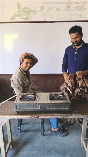 हाथ की उंगली से गैस का चूल्हा जलाया🙄#staticelectricity #scienceexperiments #physicsexperiment