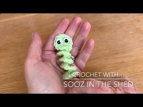 How to crochet a Worry Worm