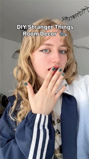 DIY Cool Stranger Things room Decor ⭐️ creel house stained glass tutorial #strangerthings #diy