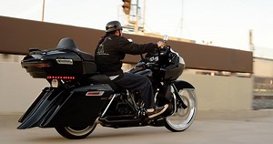 World renowned bike builder Matt Hotch talks about why a Saddlemen Seat is the only seat good enough for his personal bike. Want the Saddlemen Seat featured in the Video for you bike - Learn more about all of the American Made ingenuity and craftsmanship that goes into every Saddlemen Seat then buy one for your bike here - http://www.saddlemen.com/roadsofa/ | Saddlemen