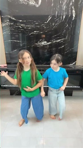 Age doesn't matter when there's a trend to learn 😎💃 #sisters #sisterthings #dance #viral #