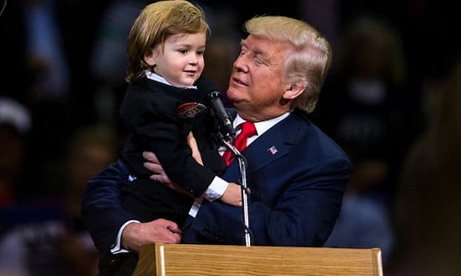 Donald Trump brings lookalike toddler on stage - video