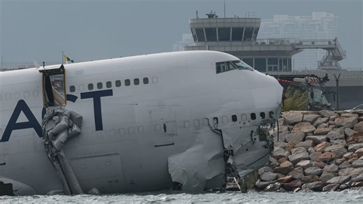 Hongkong Flughafen Unfall: Boeing 747 kollidiert mit Auto