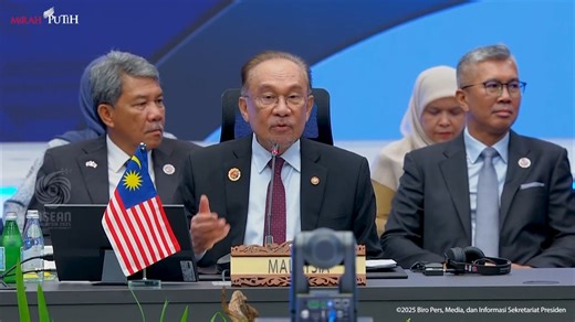 Presiden Prabowo: ASEAN–Jepang Adalah Jangkar Perdamaian dan Stabilitas Indo-Pasifik Presiden Republik Indonesia Prabowo Subianto menghadiri Konferensi Tingkat Tinggi (KTT) ke-28 ASEAN–Jepang yang digelar di Kuala Lumpur Convention Centre (KLCC), Malaysia, pada Minggu, 26 Oktober 2025. Pertemuan ini menandai kelanjutan dari kemitraan strategis yang telah terjalin selama lebih dari lima dekade antara ASEAN dan Jepang. Presiden Prabowo menyampaikan apresiasi atas dukungan Jepang terhadap Sentralit