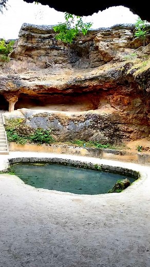 Raul Dumitru on Instagram: "Thermae „Germisara” sau băile termale romane din Stațiunea Geoagiu-Băi se păstrează aproape în aceeași formă ca și în Antichitate, fiind construite într-un promontoriu circular cu diametrul de 90-95 m, chiar în centrul stațiunii. Băile au funcționat în două faze (Germisara și ulterior Termele Dodonei). În anul 1935, la săparea primelor bazine moderne, au fost dezgropate statuile reprezentându-i pe Esculap (Aesculap) și Egeea (Hygeea), care stau mărturie vieții intense