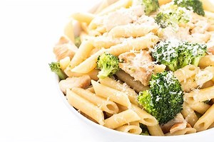 7.7K views · 38 reactions | If you're anything like me, you love quick and easy weeknight recipes like this Chicken 復 Pasta with  Butter Sauce. Packed with protein and veggies, it's the perfect dinner for busy nights! Get the full recipe ➡️ https://thelemonbowl.com/chicken-broccoli-pasta-with-lemon-butter-sauce/ | The Lemon Bowl | Facebook