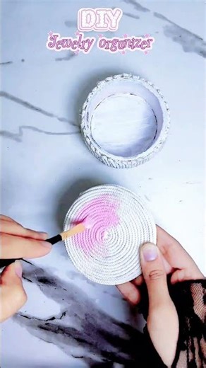 This pink diy jewelry box is too cute to ignore 💕✨ #treasurebox #jewelrybox #organizer #diybox #art