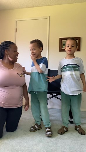 Just another #OneLegChallenge post with the twins. As for my Caleb, he only marched 🤣 | Neo KirchBaby