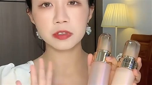 欧珀莱（AUPRES）源润凝时水乳套装：紧致保湿，改善干纹，适合日常护肤，提亮肌肤光泽，轻松应对干燥与初老问题。