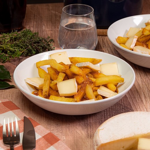 153K views · 734 reactions | La poutine revisitée et sa sauce maison façon savoyarde fait craquer les gourmands ! | Demotivateur Food | Facebook